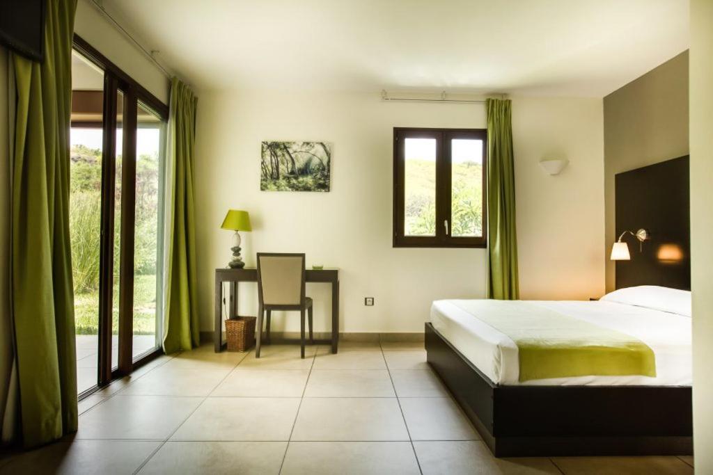 Tama Hotel Saint-Gilles Les Bains Exterior photo