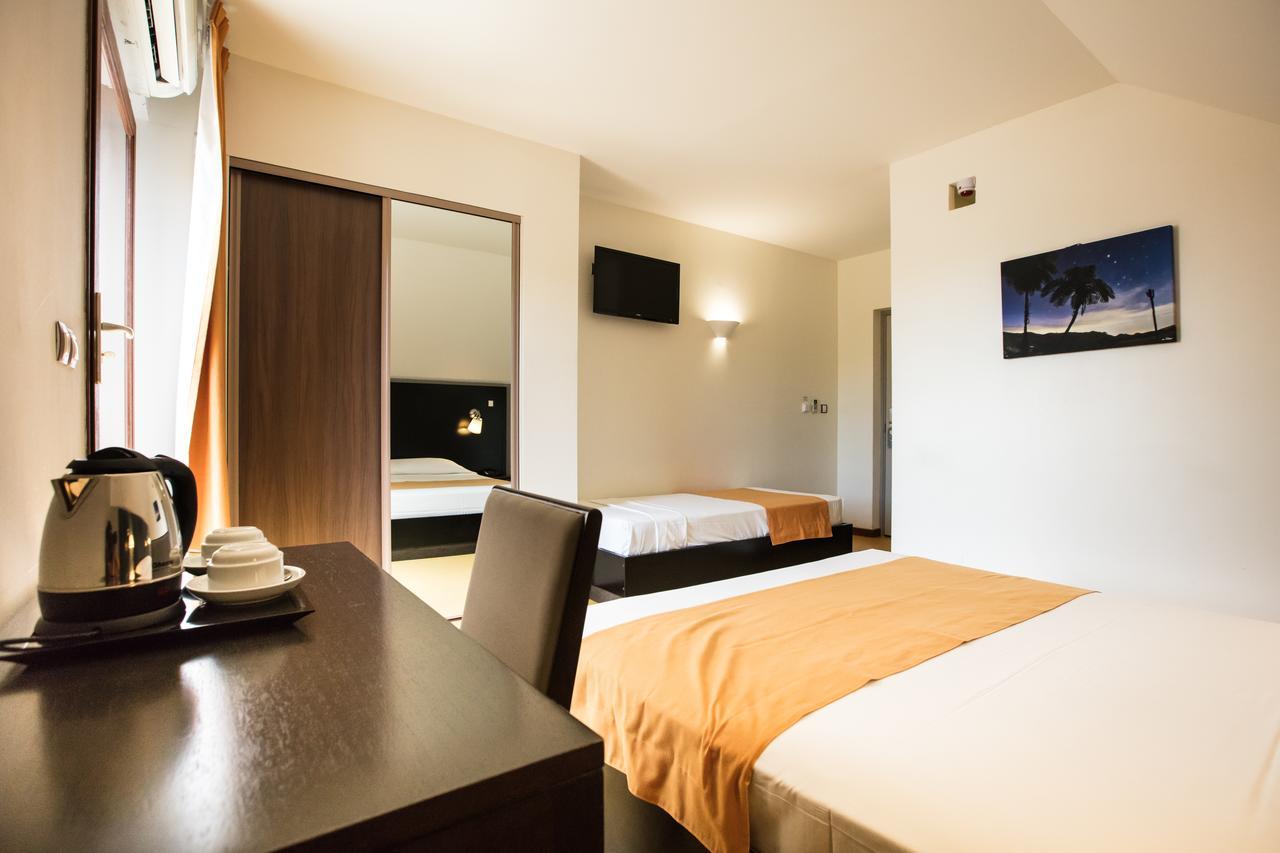 Tama Hotel Saint-Gilles Les Bains Exterior photo