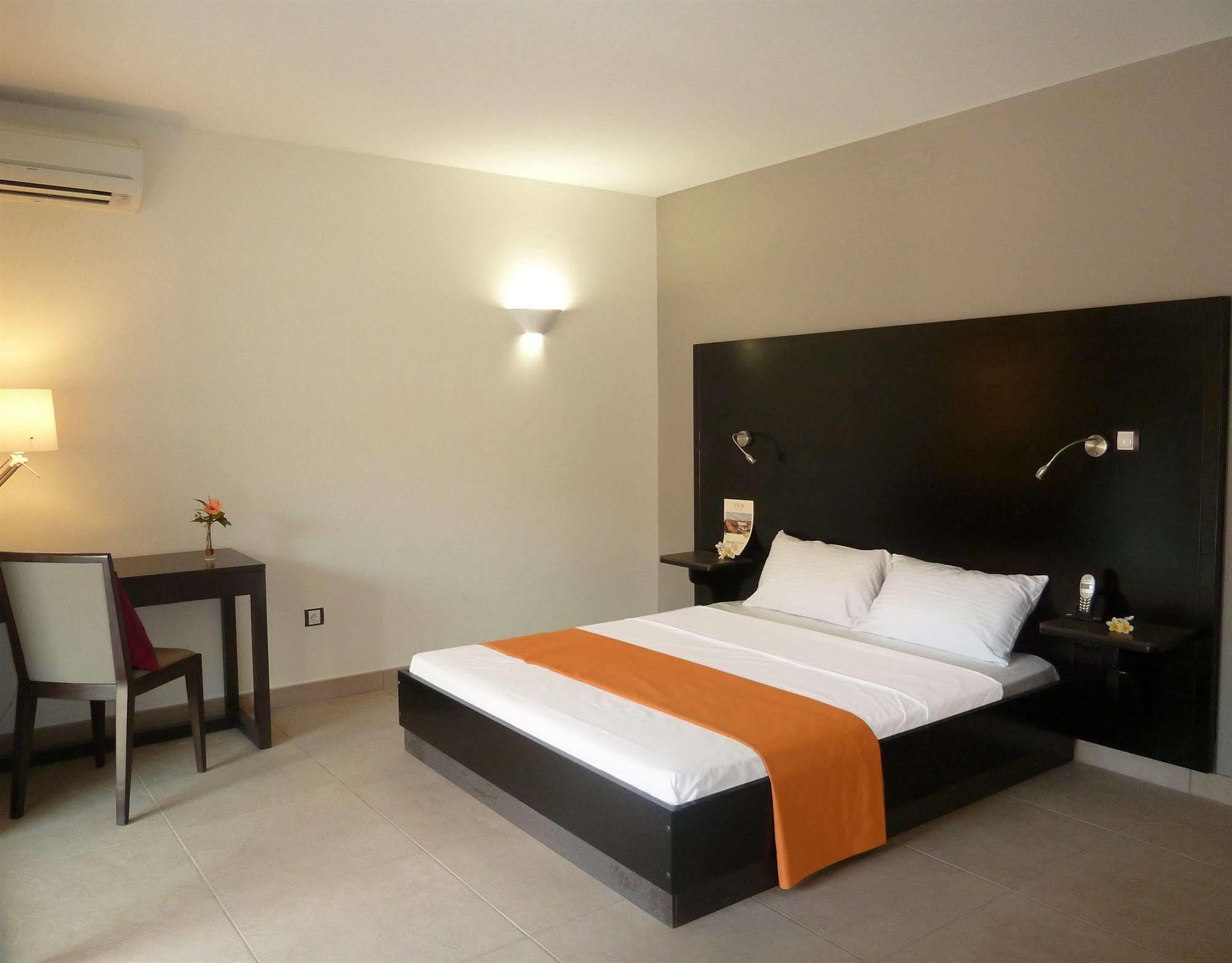 Tama Hotel Saint-Gilles Les Bains Exterior photo